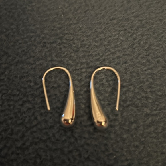Lovely 925 Sterling Silver Earrings - Picture 3 of 4